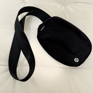 Lululemon Everywhere Belt Bag